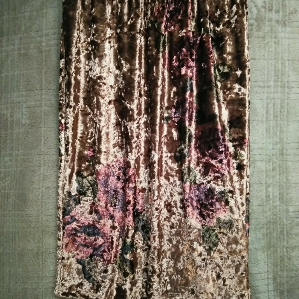 Faux velvet skirt.